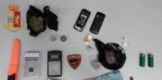 Controllano un camper e trovano droga: denunciati tre francesi