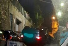 Auto ribaltata in via Robino a Marassi, strada bloccata per ore auto ribaltata in via Robino Marassi