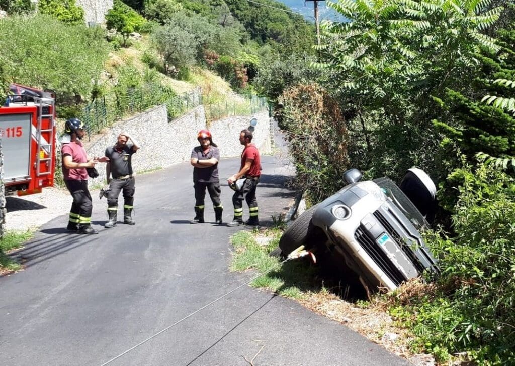 camogli auto fuori strada