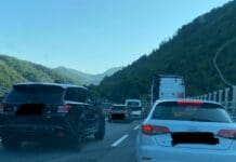 Autostrade, camion si ferma in uno scambio di carreggiata: A6 bloccata