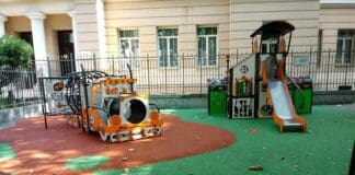 Marassi – Nuovo intervento sui giochi danneggiati di piazza Galileo Ferraris galileo ferraris Marassi giochi bambini