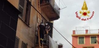 Crolla scala interna di un palazzo a Rapallo, famiglie evacuate dai vigili del fuoco Rapallo crolla scala