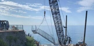 Nervi – Arriva (in ritardo) la nuova scaletta per la scogliera sulla passeggiata scaletta scogliera Nervi