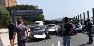 Autostrade – Tamponamento sulla A26 poco prima dello svincolo di Pra incidente A26
