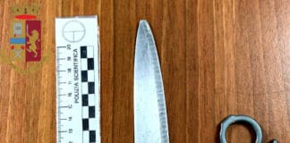 Litiga con una donna e la minaccia con un coltello: denunciata
