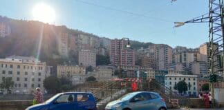 Il pilone non poggia più a terra, chiusa una passerella pedonale sul Bisagno passerella Bisagno