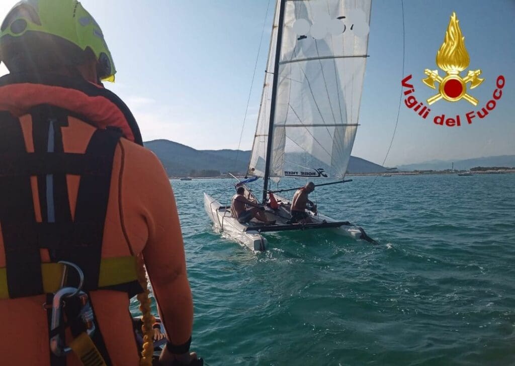 catamarano difficoltà Lerici