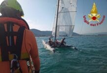 Catamarano in difficoltà a Bocca di Magra, arrivano i Vigili del Fuoco catamarano difficoltà Lerici