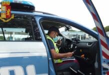 No Vax mangia all’Autogrill con green pass di un altro, denunciato e multato polizia stradale