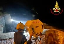 Turista salvato in mare a Corniglia vigili del fuoco proiettore