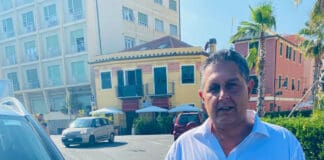 Spotorno, uova contro l’auto di Giovanni Toti. Identificati gli autori del gesto