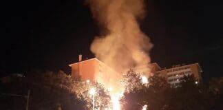 Pegli, incendio in un canneto di via Ungaretti: paura per i residenti