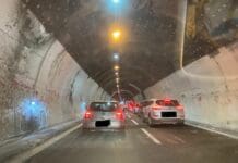Caos autostrade, incidente sulla A12 coinvolge due auto: code e disagi al traffico coda autostrada galleria