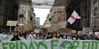 Genova, torna la protesta dei ragazzi di Fridays For Future Fridays for future Genova manifestazione