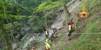 Borzonasca, scivola in una scarpata: 68enne soccorso in elicottero vigili fuoco