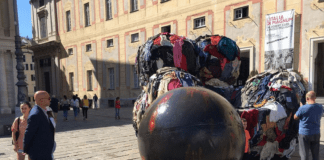 Genova, l’ex presidente del Municipio Centro Ovest critica l’istallazione del Comune Renato Falcidia piazza De Ferrari