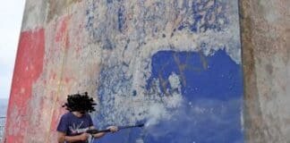 Torre Gropallo imbrattata dai tifosi e ripulita dai volontari, oggi arriva la Soprintendenza Torre Gropallo idropulitrice