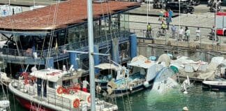 Genova – Peschereccio affondato in Darsena, soccorsi in atto