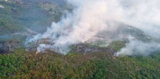 Incendio a Cisano sul Neva, arrivano elicotteri e canadair incendio cisano sul Neva