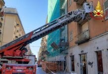 La Spezia – Si stacca l’intonaco da un palazzo di via Crispi