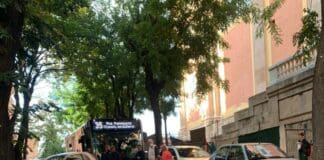 Carignano – Auto lasciata in divieto di sosta, traffico paralizzato