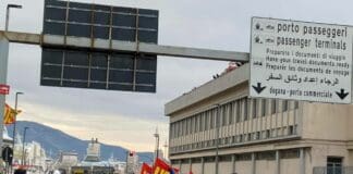 Genova, portuali No Green pass bloccano il varco Albertazzi – VIDEO