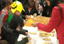 Halloween, a Genova il laboratorio delle bamboline Guaguas de pan ecuarodiane Guaguas de Pan