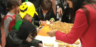 Halloween, a Genova il laboratorio delle bamboline Guaguas de pan ecuarodiane Guaguas de Pan