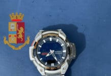 Pegli, rubano un orologio in spiaggia: due arresti