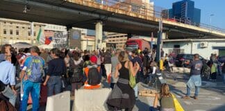 Porto di Genova, continuano i blocchi dei manifestanti no Green pass – VIDEO