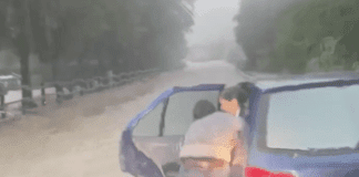 Maltempo in Liguria, il campione di motocross Oddera salva una donna intrappolata in auto – VIDEO