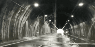 Autostrade, il video della galleria “con doccia”