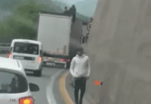 Migranti a piedi sulle Autostrade in Liguria, raffica di segnalazioni Migranti autostrade scendono camion