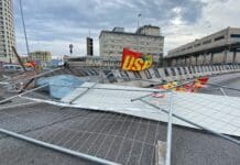 Genova, presidio no green pass in porto, varco San Benigno chiuso dalle transenne varco San Benigno Porto di genova, barricate