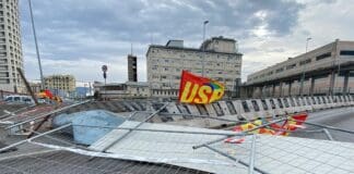 No Green pass, a Genova la protesta si sposta a Caricamento varco San Benigno Porto di genova, barricate