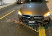 Caos Autostrade, griglia metallica precipita dalla volta della galleria Monte Galletto sulla A7 galleria montegalletto autostrada A7 griglia caduta