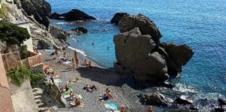 Genova, 40enne fetiscista aggrediva donne sulla spiaggia, condannato quinto spiaggia ottobre