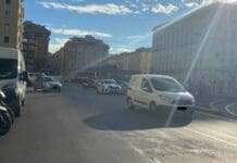 Foce, scontro tra scooter e taxi: ferito un motociclista