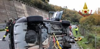 Mezzanego, auto ribaltata sulla provinciale 37 auto ribaltata autostrada a12
