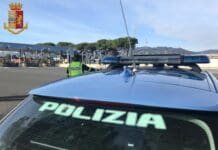 La Spezia, contromano in autostrada, patente ritirata polizia stradale La Spezia