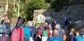 Vesima, la marcia di protesta contro la speculazione edilizia autorizzata dal Comune Vesima protesta