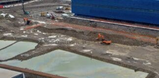 Genova, Waterfront e terreno di scavo inquinato da idrocarburi waterfront acqua iridescente