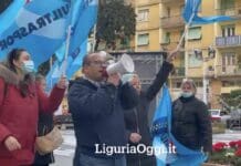 Recco, protesta davanti al Comune per le lavoratrici a rischio – VIDEO Recco protesta lavortori