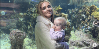 Chiara Ferragni in visita all’Acquario di Genova con i figli