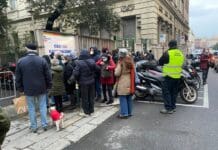 Vaccinazioni – Proteste per le code al freddo all’Hub del Teatro Gioventù