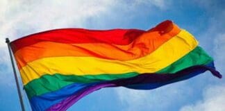 Genova, presidio davanti alla Prefettura contro la Guerra in Ucraina bandiera pace