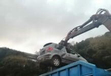 La Spezia, auto e moto abbandonate, denunciati e multati i proprietari