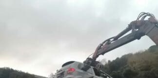 Genova, carcasse di auto e moto abbandonate, prosegue la rimozione