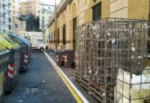 Ex Mercato ortofrutticolo di corso Sardegna, marciapiedi ingombri di rifiuti e auto ex mercato corso sardegna marciapiedi ingombri