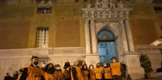 Ponte Morandi, la delusione dei familiari delle vittime: pochi genovesi con noi in piazza Presidio ponte morandi prefettura